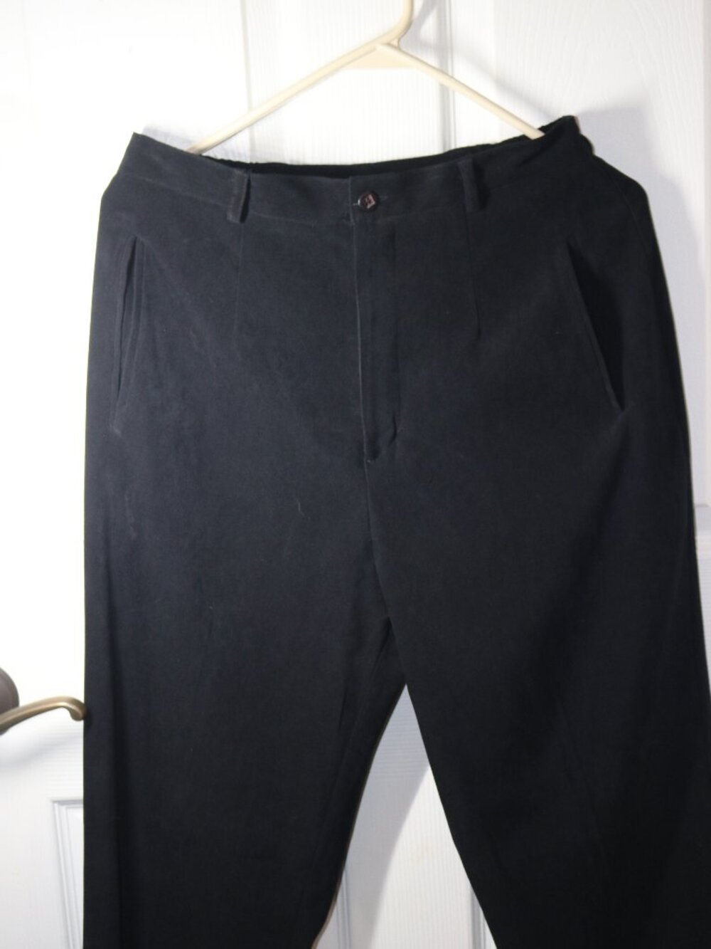 Women's Northern Traditions black velvet fully lined slacks. Size 9/10. New.